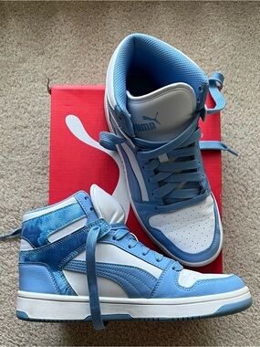 Puma Rebound Layup High Top Sneakers Big Boys Size 6.5 Light Blue Like New